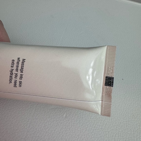 Josie Maran whipped argan oil body butter - Picture 4 of 6